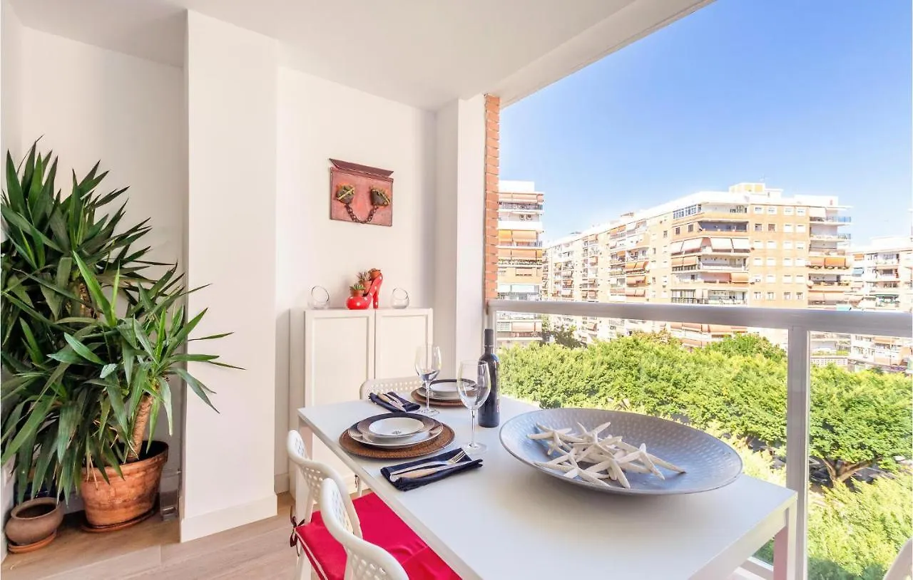 3 Bedroom Beautiful Apartment In Málaga