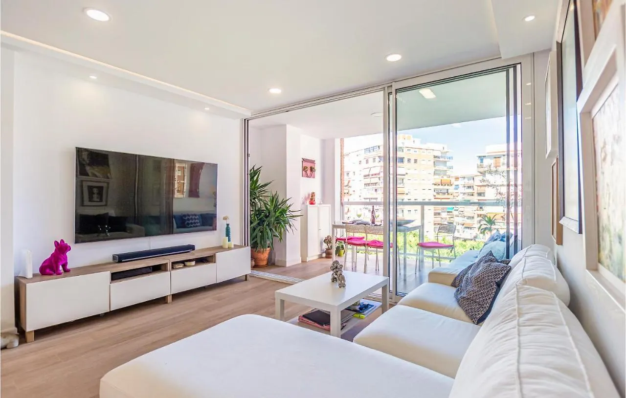 3 Bedroom Beautiful Apartment In Málaga