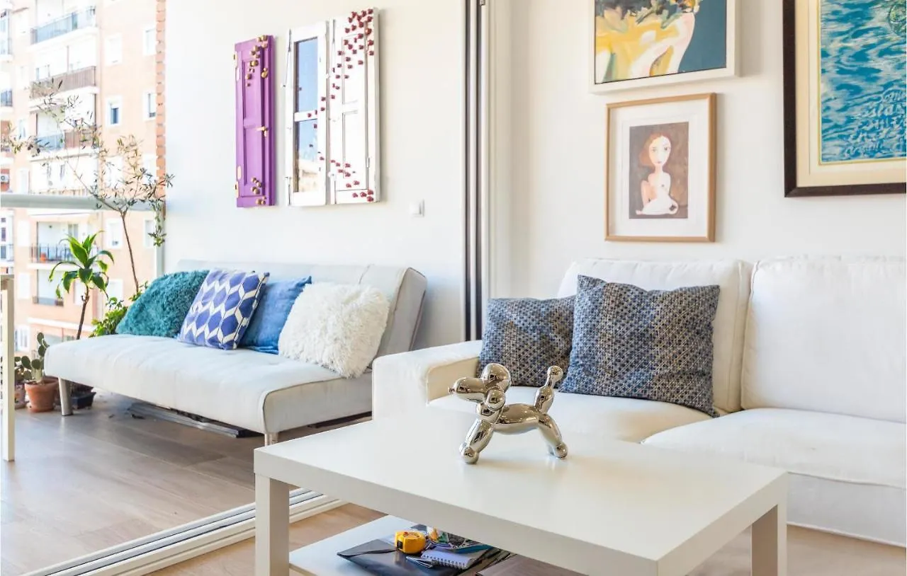 3 Bedroom Beautiful Apartment In Málaga