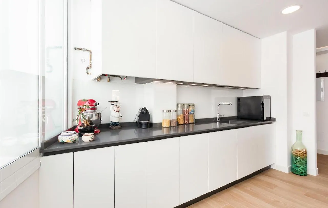 3 Bedroom Beautiful Apartment In Málaga