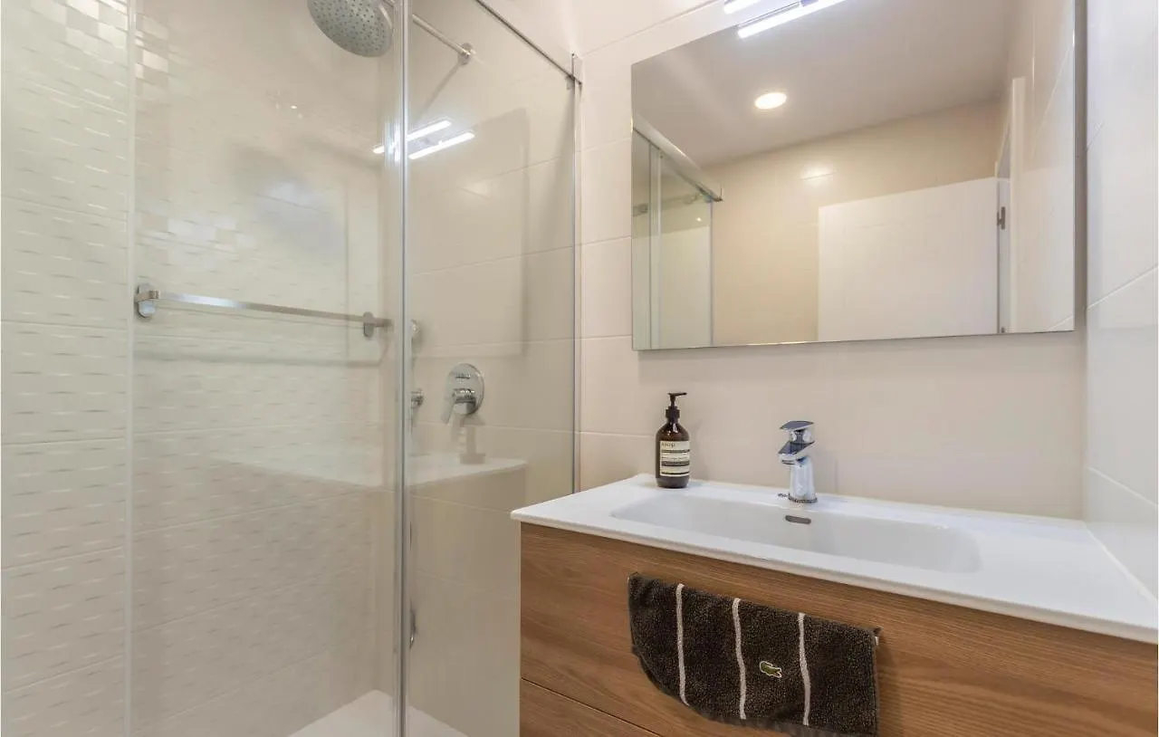 3 Bedroom Beautiful Apartment In מאלגה ספרד