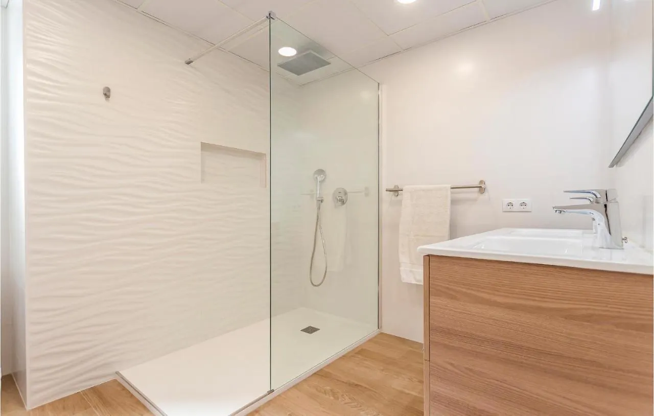 3 Bedroom Beautiful Apartment In מאלגה ספרד
