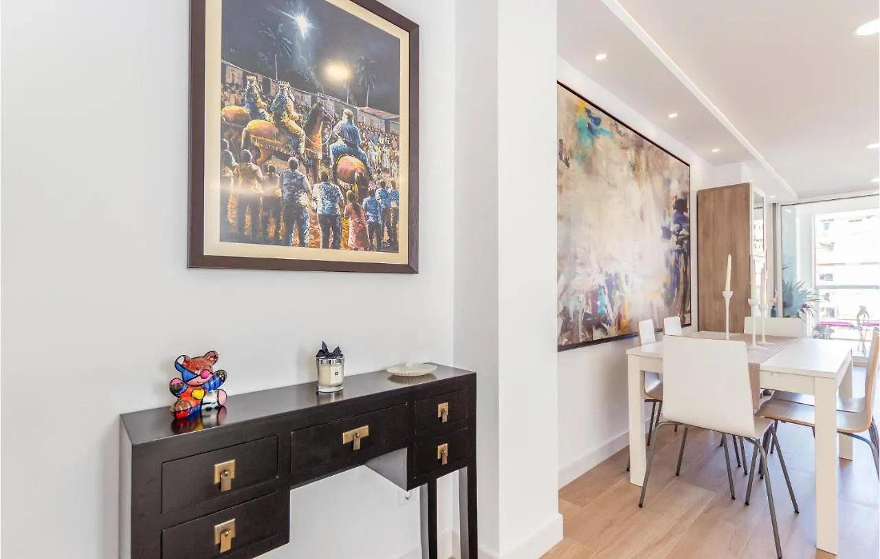 3 Bedroom Beautiful Apartment In מאלגה